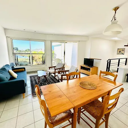 Charmante Maison Les Pieds Dans L'eau Holiday home Ploemeur