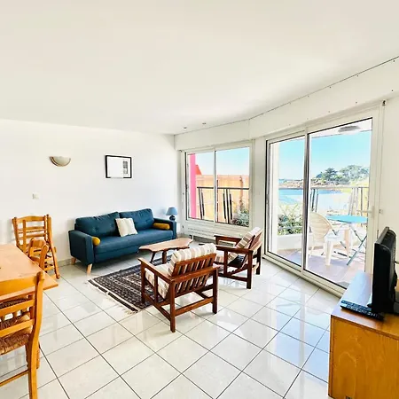 Holiday home Charmante Maison Les Pieds Dans L'eau *